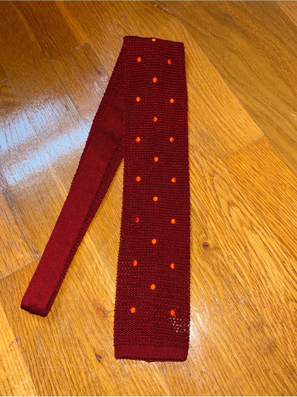 Paul Stuart silk knit tie burgundy with orange polkadots